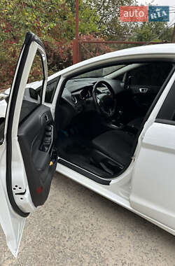 Хэтчбек Ford Fiesta 2013 в 