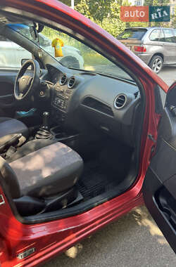 Хэтчбек Ford Fiesta 2006 в 