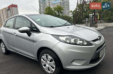 Хэтчбек Ford Fiesta 2012 в 