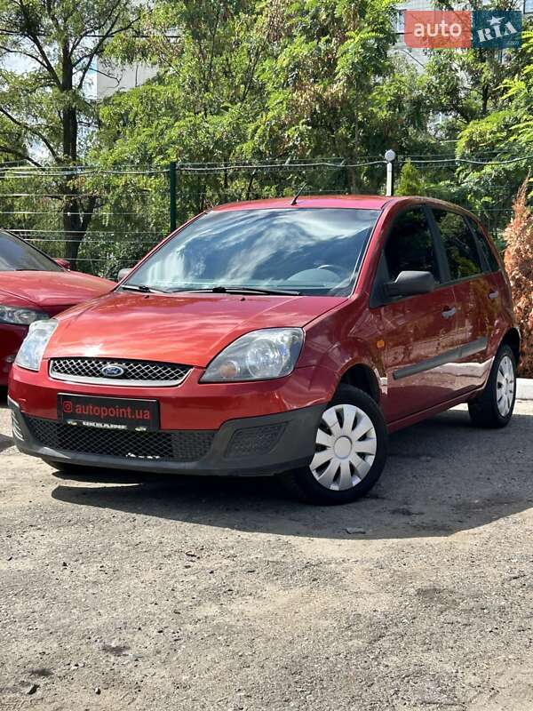 Хэтчбек Ford Fiesta 2006 в 
