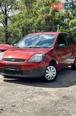 Хэтчбек Ford Fiesta 2006 в 
