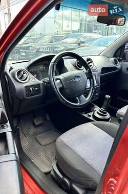 Хэтчбек Ford Fiesta 2006 в 