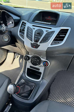 Хэтчбек Ford Fiesta 2012 в 