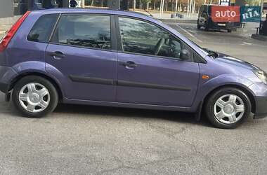 Хэтчбек Ford Fiesta 2006 в 