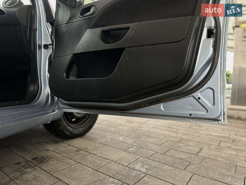 Хэтчбек Ford Fiesta 2005 в Луцке