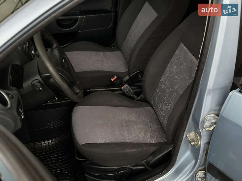 Хэтчбек Ford Fiesta 2005 в Луцке