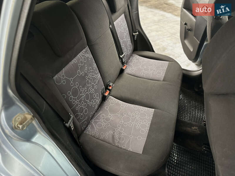 Хэтчбек Ford Fiesta 2005 в Луцке