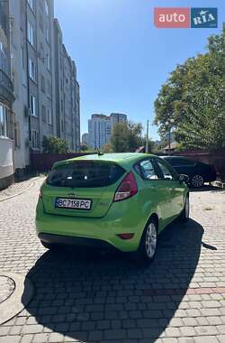 Хэтчбек Ford Fiesta 2015 в 