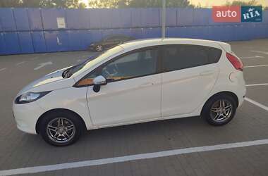 Хэтчбек Ford Fiesta 2012 в 