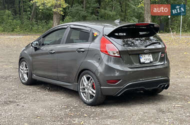 Хэтчбек Ford Fiesta 2017 в 