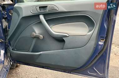 Хэтчбек Ford Fiesta 2012 в 