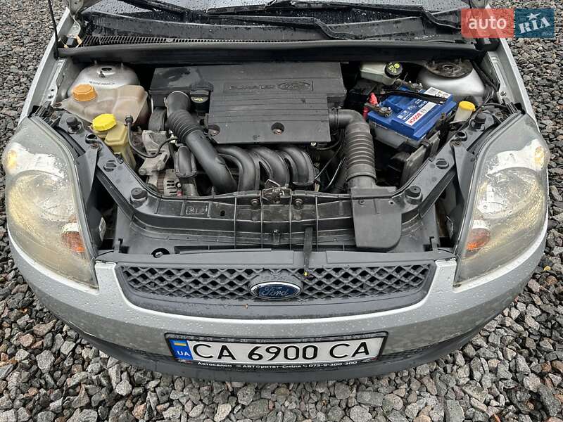 Хэтчбек Ford Fiesta 2006 в Смеле