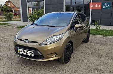 Хэтчбек Ford Fiesta 2012 в 