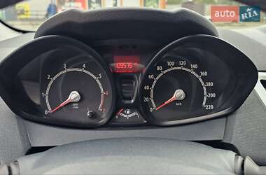 Хэтчбек Ford Fiesta 2012 в 