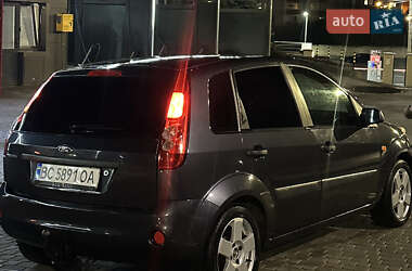Хэтчбек Ford Fiesta 2006 в 