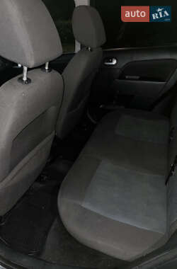 Хэтчбек Ford Fiesta 2006 в 