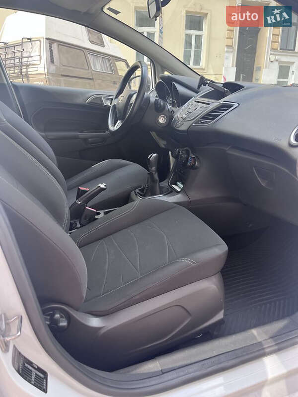 Хэтчбек Ford Fiesta 2016 в Луцке