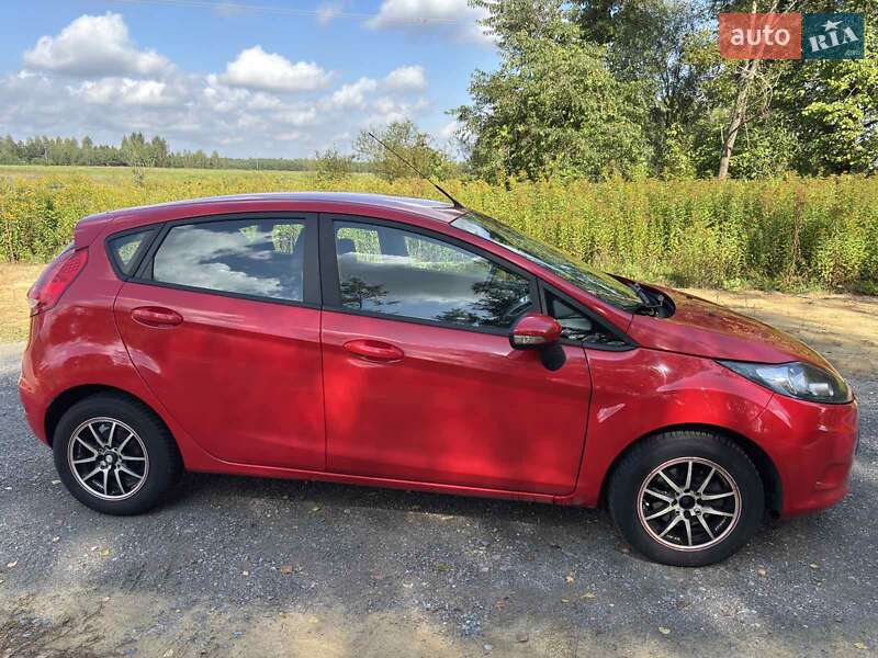 Хэтчбек Ford Fiesta 2011 в Львове