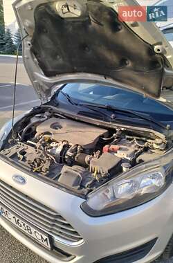 Хэтчбек Ford Fiesta 2015 в 