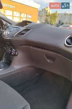 Хэтчбек Ford Fiesta 2015 в 