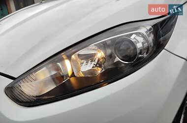 Хэтчбек Ford Fiesta 2015 в 