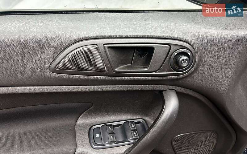 Седан Ford Fiesta 2018 в Черновцах