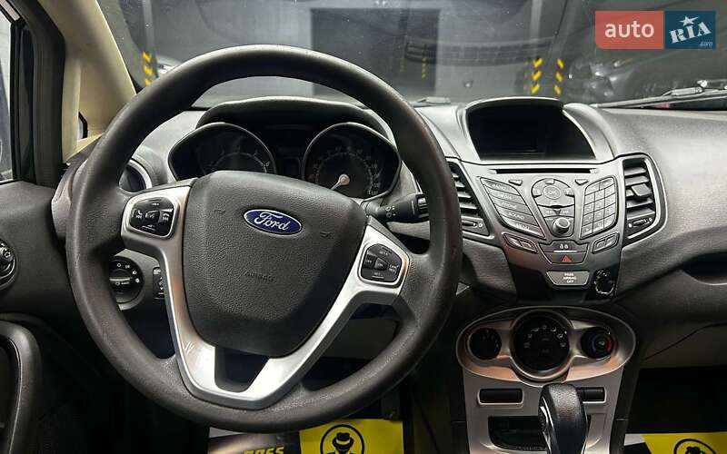 Седан Ford Fiesta 2018 в Черновцах