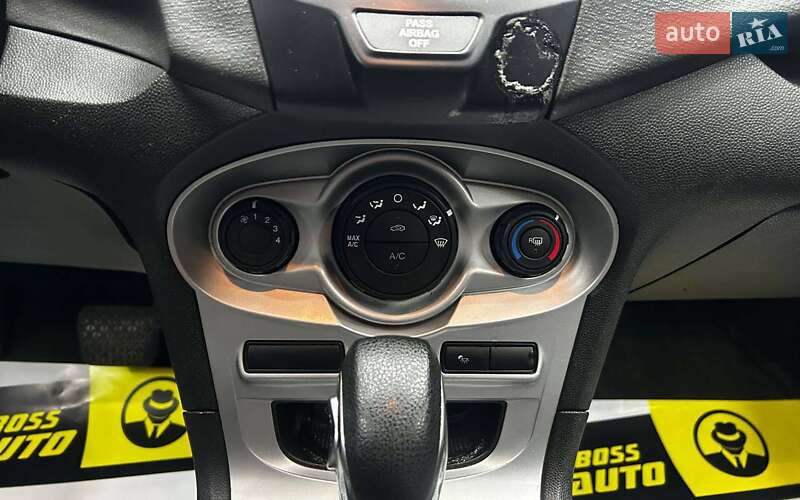 Седан Ford Fiesta 2018 в Черновцах