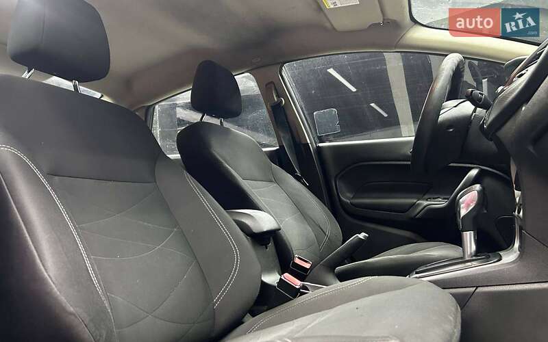 Седан Ford Fiesta 2018 в Черновцах