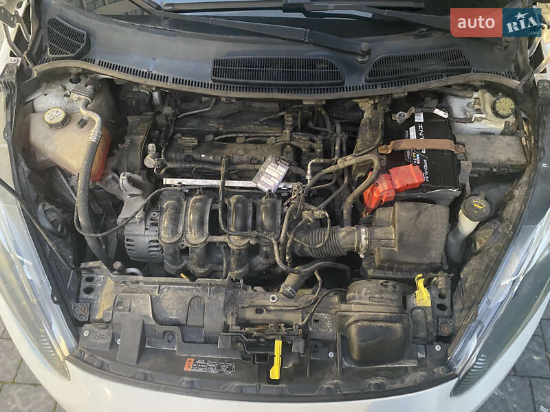 Хэтчбек Ford Fiesta 2015 в Львове