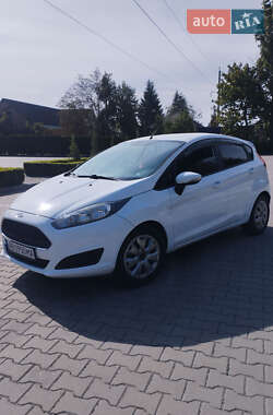 Хэтчбек Ford Fiesta 2016 в 