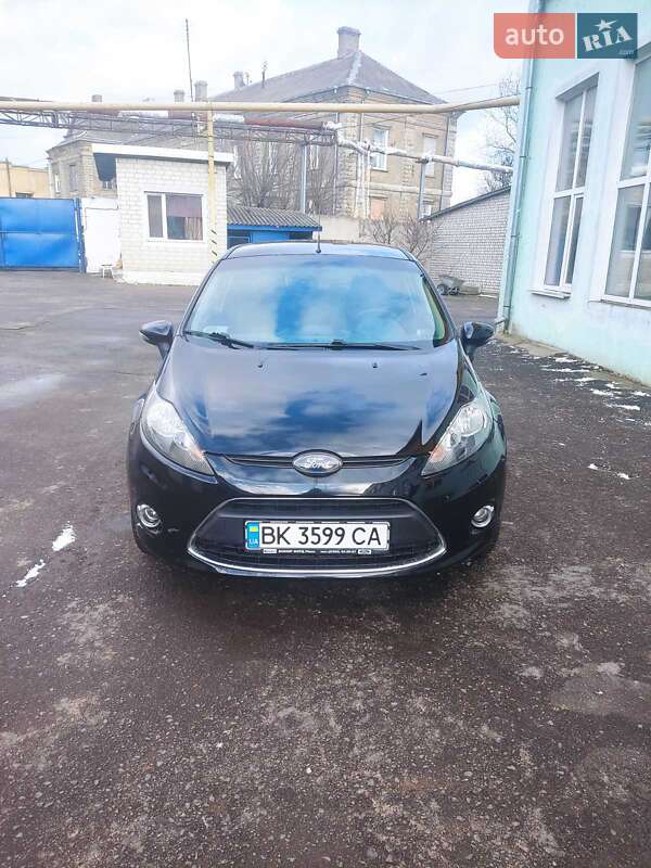 Хэтчбек Ford Fiesta 2011 в Ровно