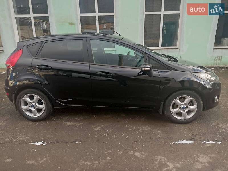 Хэтчбек Ford Fiesta 2011 в Ровно