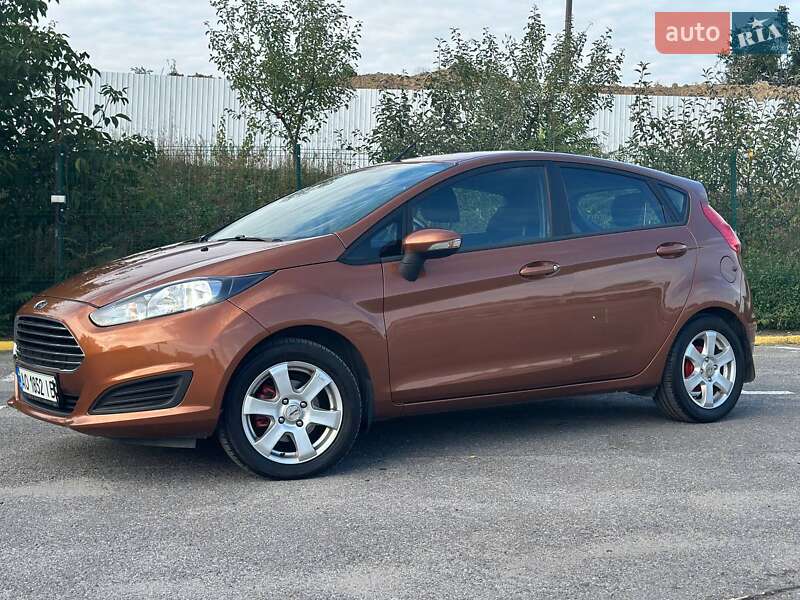 Хэтчбек Ford Fiesta 2015 в 