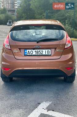 Хэтчбек Ford Fiesta 2015 в 