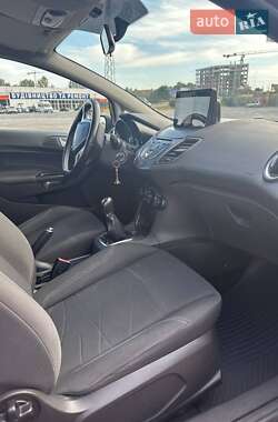 Хэтчбек Ford Fiesta 2015 в 