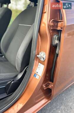 Хэтчбек Ford Fiesta 2015 в 