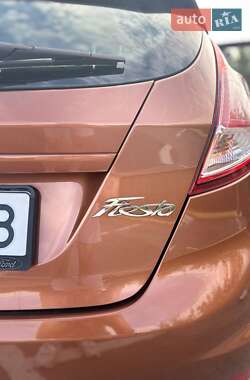 Хэтчбек Ford Fiesta 2015 в 