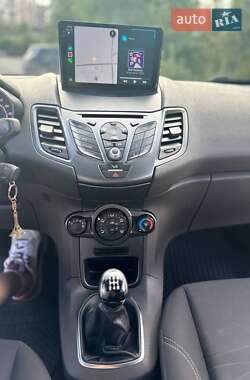 Хэтчбек Ford Fiesta 2015 в 