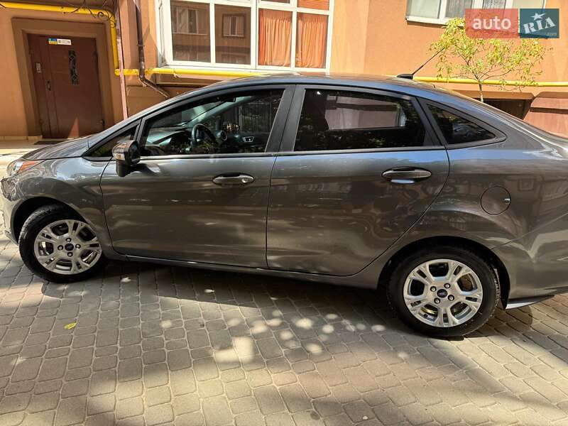 Седан Ford Fiesta 2014 в Сумах