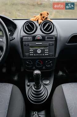 Хэтчбек Ford Fiesta 2008 в 
