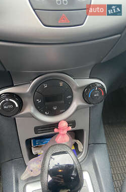 Хэтчбек Ford Fiesta 2011 в 