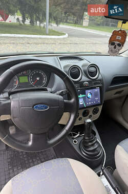 Хэтчбек Ford Fiesta 2007 в 