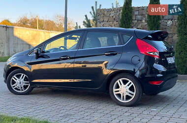 Хэтчбек Ford Fiesta 2012 в 