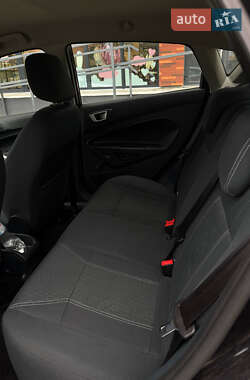 Хэтчбек Ford Fiesta 2012 в 