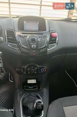 Хэтчбек Ford Fiesta 2013 в 