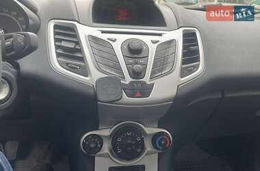Хэтчбек Ford Fiesta 2012 в 