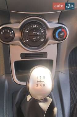 Хэтчбек Ford Fiesta 2011 в 