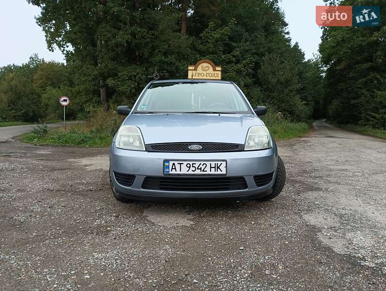 Хэтчбек Ford Fiesta 2005 в 