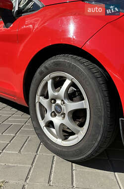 Хэтчбек Ford Fiesta 2013 в 